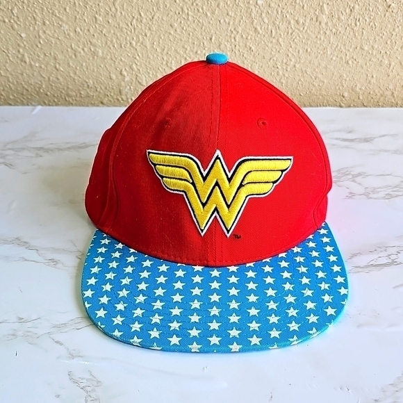 DC Comics Wonder Woman Hat.- - Picture 1 of 8